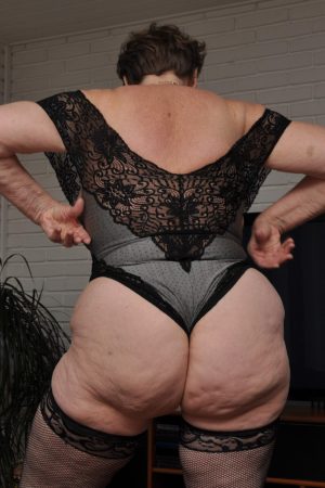 Si t’es partant pour un brin de folie Samia - rencontre-Milf-Le Havre